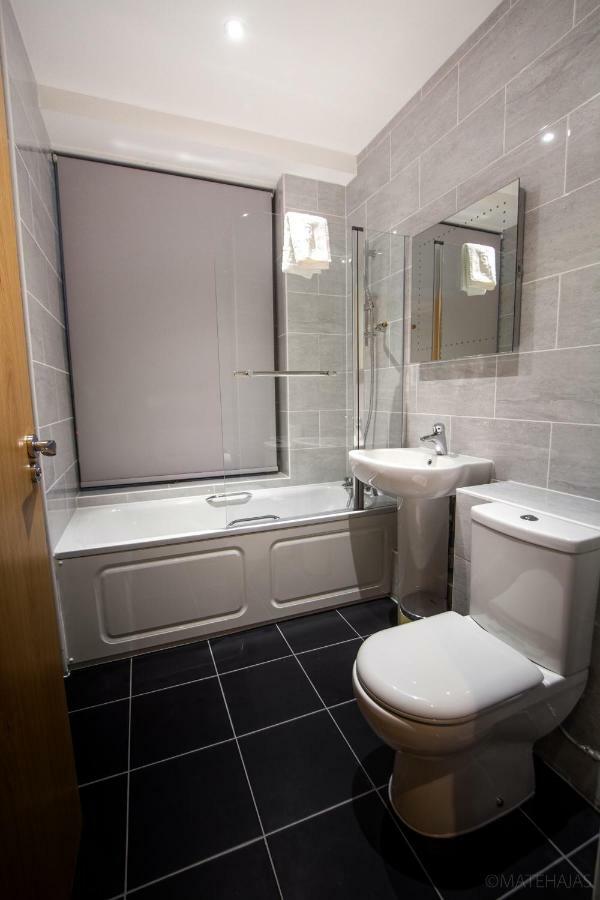 Somerville Apartments London Heathrow Hillingdon Buitenkant foto