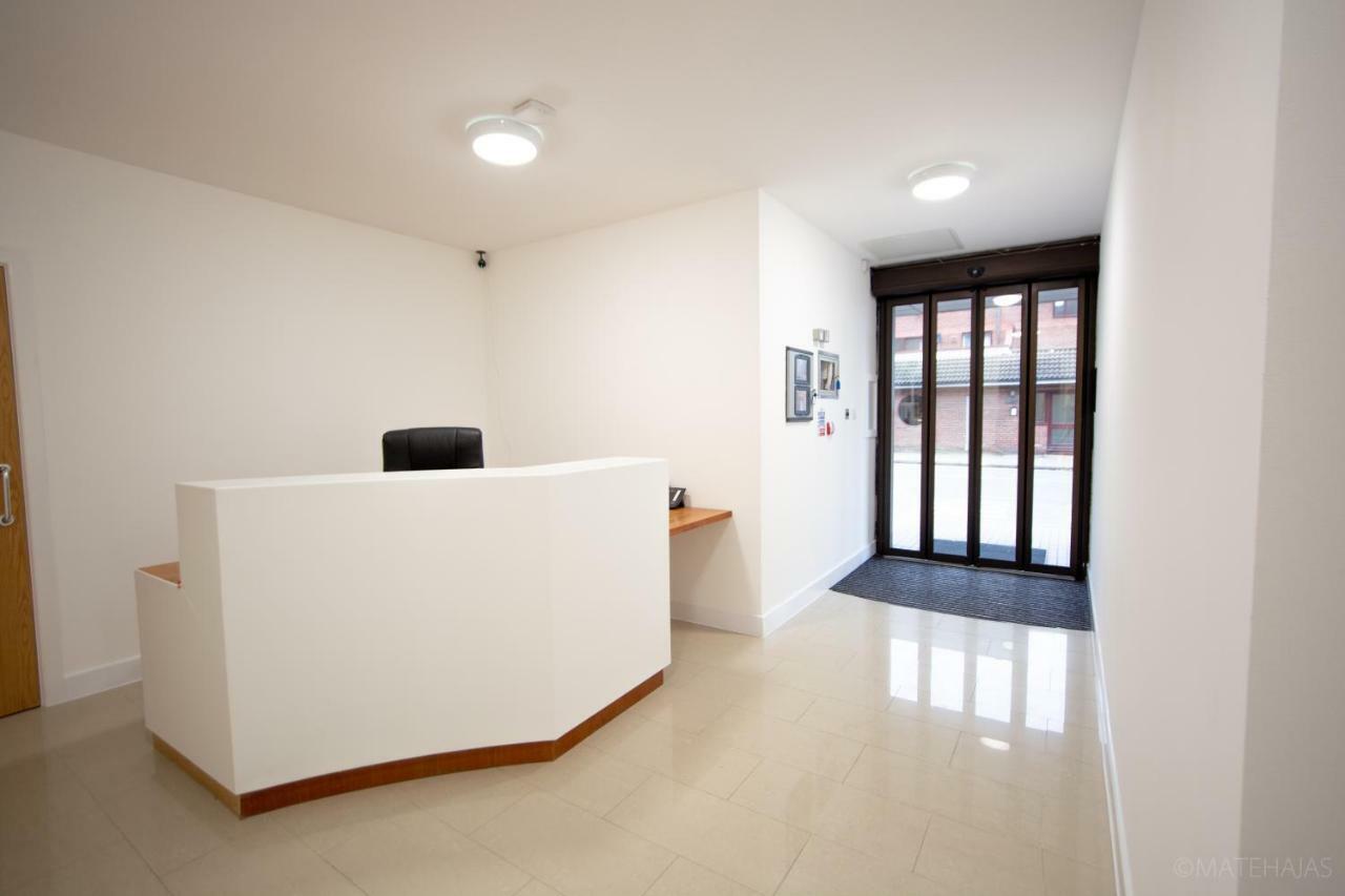 Somerville Apartments London Heathrow Hillingdon Buitenkant foto