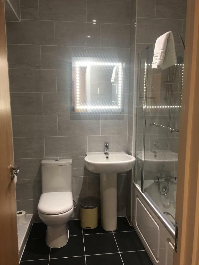 Somerville Apartments London Heathrow Hillingdon Buitenkant foto