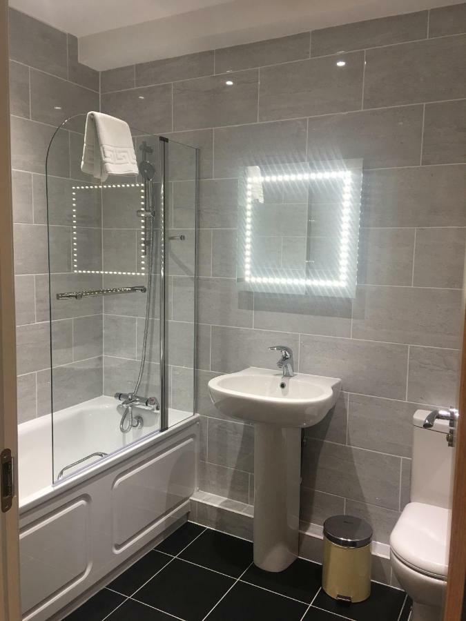 Somerville Apartments London Heathrow Hillingdon Buitenkant foto